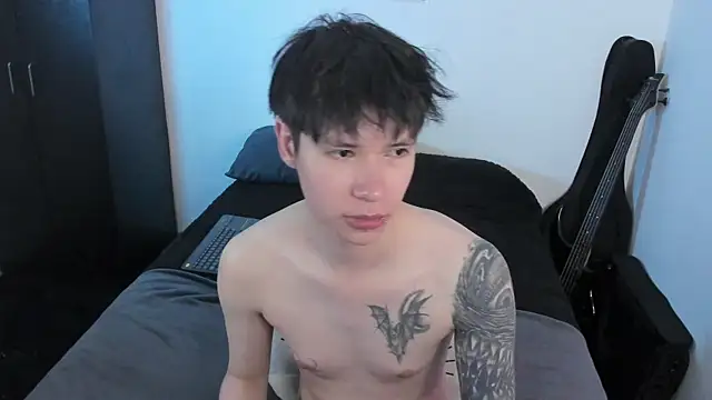 Aventure Twinks online show from June 18, 8:35 pm