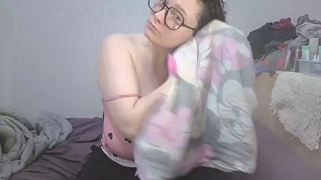 Snapshot of Nina7HotCherry chatting on February 14, 5:21 pm Nina7HotCherry online show from February 14, 5:21 pm