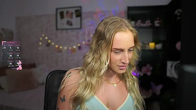 Nicolette  Shea  online show from March 13, 5:18 pm