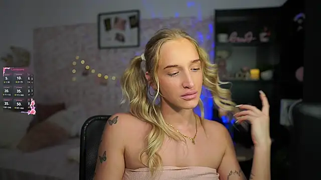 Nicolette  Shea  online show from March 14, 12:18 pm