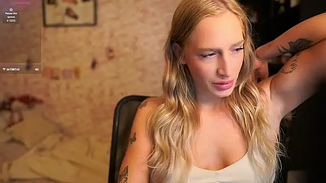 Nicolette  Shea  online show from January 10, 9:44 am