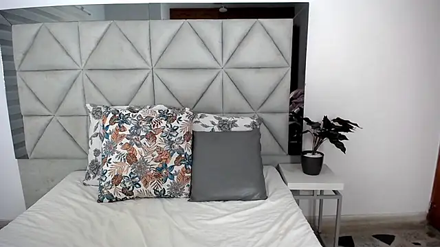 nina pons online show from January 9, 12:14 am