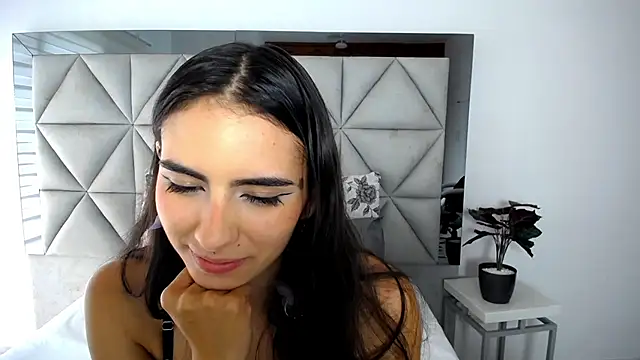 nina pons online show from February 6, 8:34 pm