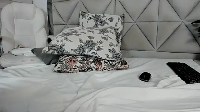 nina pons online show from March 19, 2:05 am