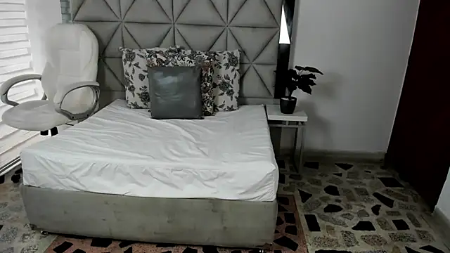 nina pons online show from March 20, 8:19 pm