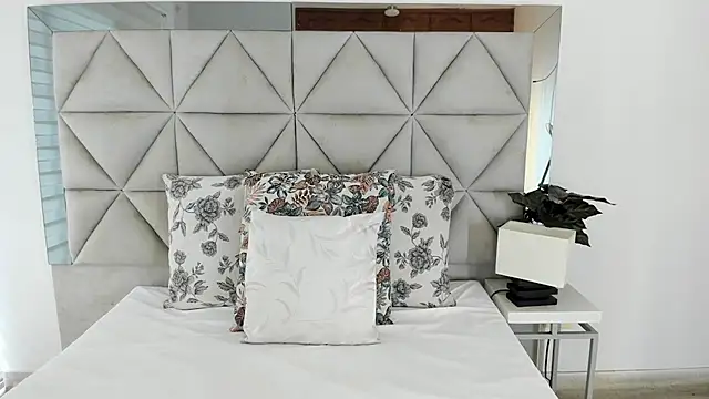 nina pons online show from September 19, 9:48 pm