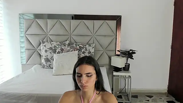 nina pons online show from October 15, 8:20 pm