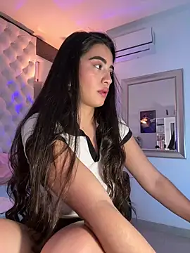 Snapshot of ZarahEvans chatting on December 10, 10:47 pm ZarahEvans online show from December 10, 10:47 pm