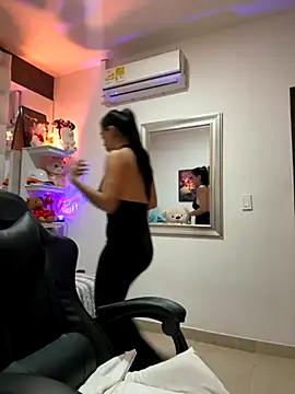 Snapshot of ZarahEvans chatting on October 13, 3:23 pm ZarahEvans online show from October 13, 3:23 pm