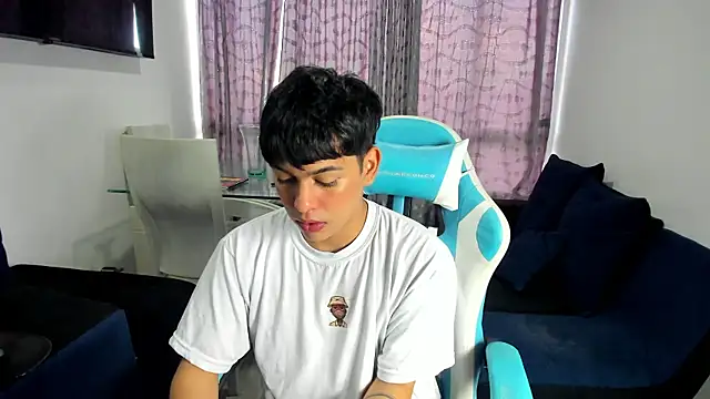 Snapshot of Franco_Rizzo_ chatting on February 23, 10:20 pm Franco Rizzo  online show from February 23, 10:20 pm