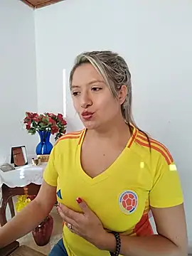 Snapshot of valeriahunter1 chatting on June 17, 10:21 pm valeriahunter1 online show from June 17, 10:21 pm