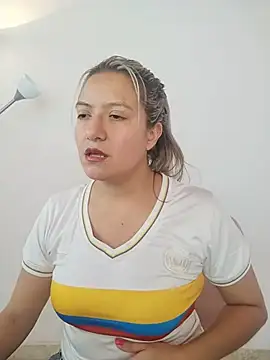 Snapshot of valeriahunter1 chatting on June 23, 9:35 pm valeriahunter1 online show from June 23, 9:35 pm
