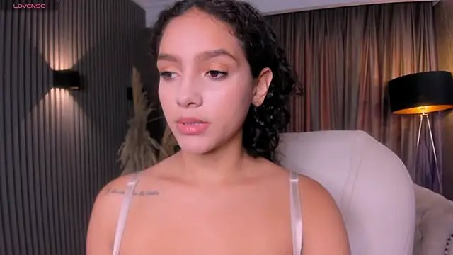 Snapshot of anahi_curlie1 chatting on May 10, 11:59 am anahi curlie1 online show from May 10, 11:59 am