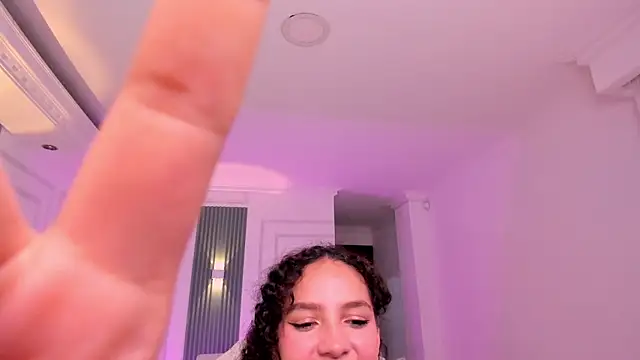 Snapshot of anahi_curlie1 chatting on May 31, 6:09 pm anahi curlie1 online show from May 31, 6:09 pm