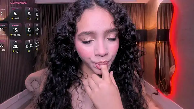 Snapshot of anahi_curlie1 chatting on June 13, 11:19 am anahi curlie1 online show from June 13, 11:19 am