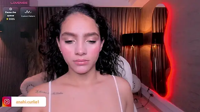 Snapshot of anahi_curlie1 chatting on June 16, 11:24 am anahi curlie1 online show from June 16, 11:24 am