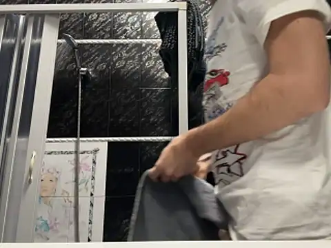 Snapshot of Drogon1000 chatting on December 13, 8:58 pm Drogon1000 online show from December 13, 8:58 pm