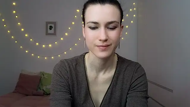 Snapshot of AliciaNewell chatting on June 6, 3:39 pm AliciaNewell online show from June 6, 3:39 pm