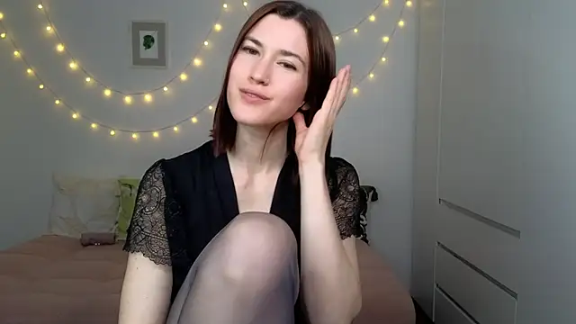 Snapshot of AliciaNewell chatting on June 9, 7:25 pm AliciaNewell online show from June 9, 7:25 pm