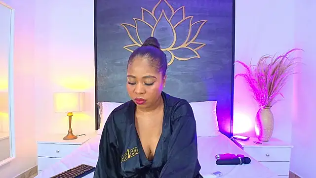 AlisonTravis online show from April 11, 7:29 pm