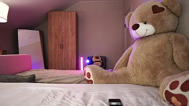 VikkiLustfull online show from February 13, 1:18 pm