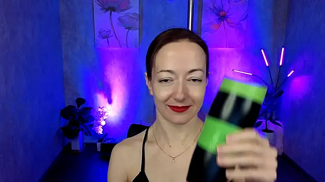 Snapshot of kimberlyray777 chatting on February 10, 11:04 am kimberlyray777 online show from February 10, 11:04 am