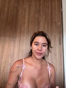 Snapshot of Emilia_Bakerr chatting on May 18, 6:14 pm Emilia Bakerr online show from May 18, 6:14 pm