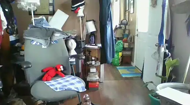 Snapshot of Daremeknot chatting on December 5, 3:28 pm Daremeknot online show from December 5, 3:28 pm