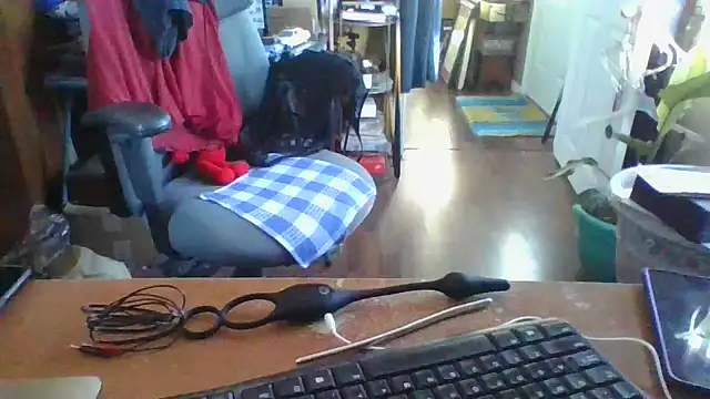 Snapshot of Daremeknot chatting on December 12, 2:55 pm Daremeknot online show from December 12, 2:55 pm