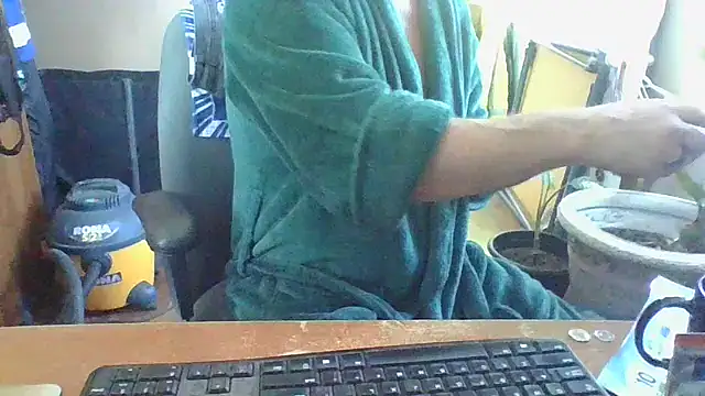 Snapshot of Daremeknot chatting on February 1, 3:18 pm Daremeknot online show from February 1, 3:18 pm