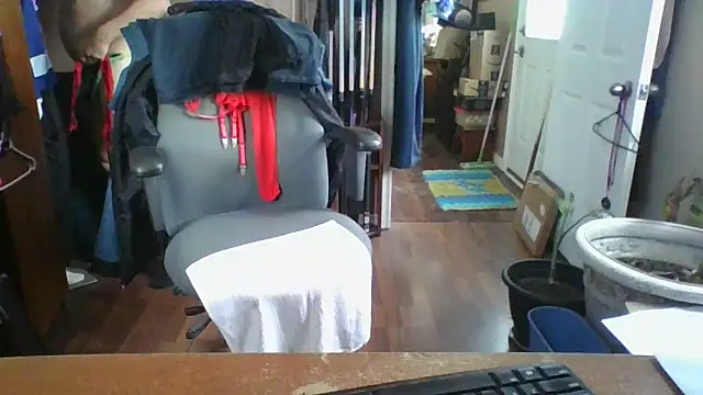 Snapshot of Daremeknot chatting on February 19, 2:55 pm Daremeknot online show from February 19, 2:55 pm