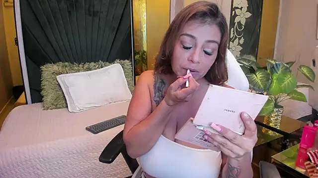 MrsFoucher online show from June 19, 9:29 pm