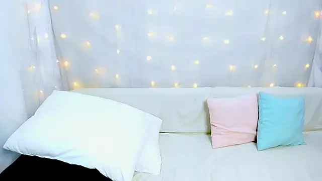 Snapshot of Lily_Daviss chatting on December 14, 3:01 am Lily Daviss online show from December 14, 3:01 am