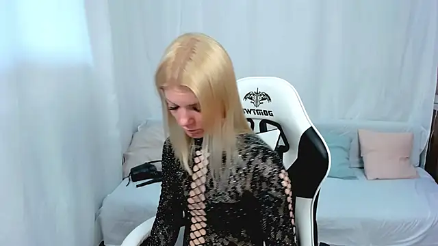 Lily Daviss online show from April 20, 2:25 am