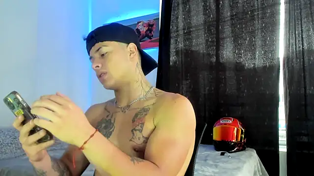 Snapshot of Dominic_Biker__ chatting on January 17, 4:26 pm Dominic Biker online show from January 17, 4:26 pm