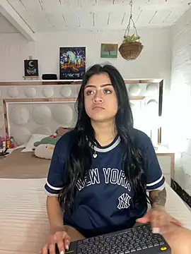 lucianaroy online show from February 10, 8:53 pm