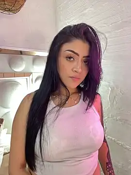 lucianaroy online show from February 15, 12:59 am