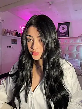 lucianaroy online show from April 28, 3:11 am