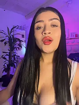 lucianaroy online show from May 2, 4:17 am