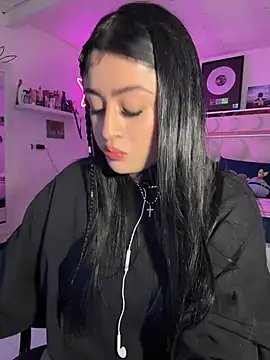 Snapshot of lucianaroy chatting on May 13, 10:17 pm lucianaroy online show from May 13, 10:17 pm