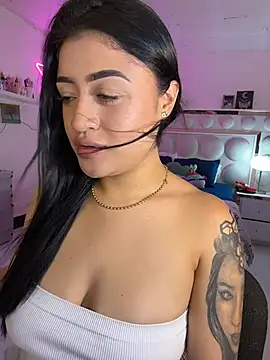 Snapshot of lucianaroy chatting on July 5, 10:28 pm lucianaroy online show from July 5, 10:28 pm