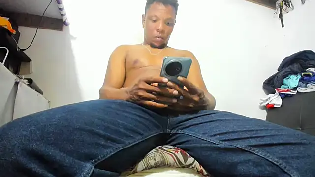 hugo3918  online show from November 24, 2:39 pm