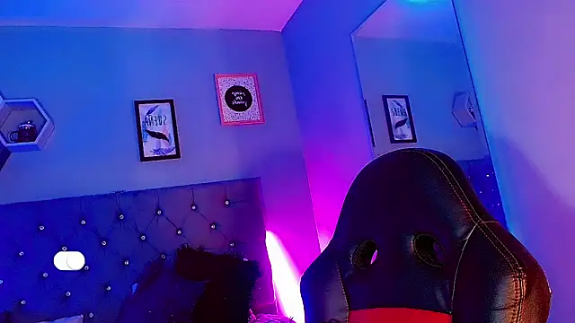 Ashlycuute online show from December 26, 6:43 pm