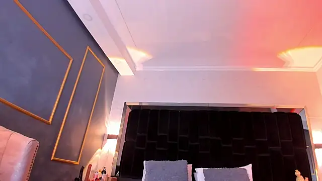 Snapshot of NikkySmiith chatting on February 18, 1:44 pm NikkySmiith online show from February 18, 1:44 pm