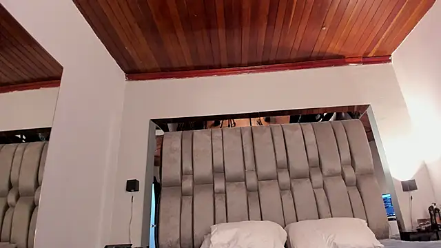 Snapshot of NikkySmiith chatting on October 7, 11:51 am NikkySmiith online show from October 7, 11:51 am