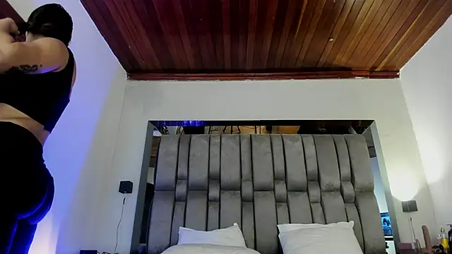 Snapshot of NikkySmiith chatting on November 15, 11:40 am NikkySmiith online show from November 15, 11:40 am