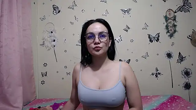 Snapshot of Nicolle-sky chatting on May 9, 8:30 am Nicolle-sky online show from May 9, 8:30 am