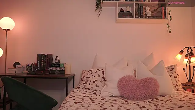 EmilyxRose - online show from March 19, 6:01 pm