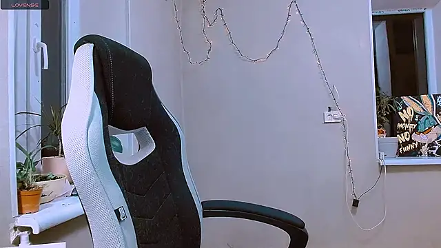 RosaJil online show from December 2, 3:40 pm