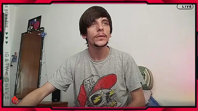 Snapshot of tobix_ chatting on January 10, 8:15 pm tobix online show from January 10, 8:15 pm